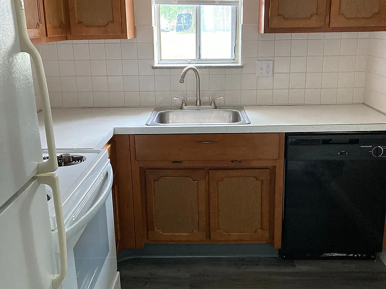 Kingston Place Apartments — Photo 36