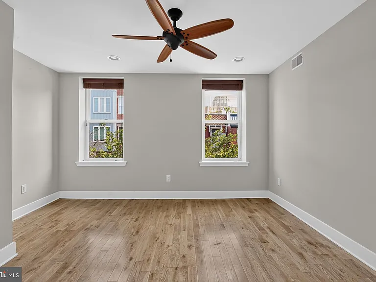 2336 W Thompson St — Photo 20