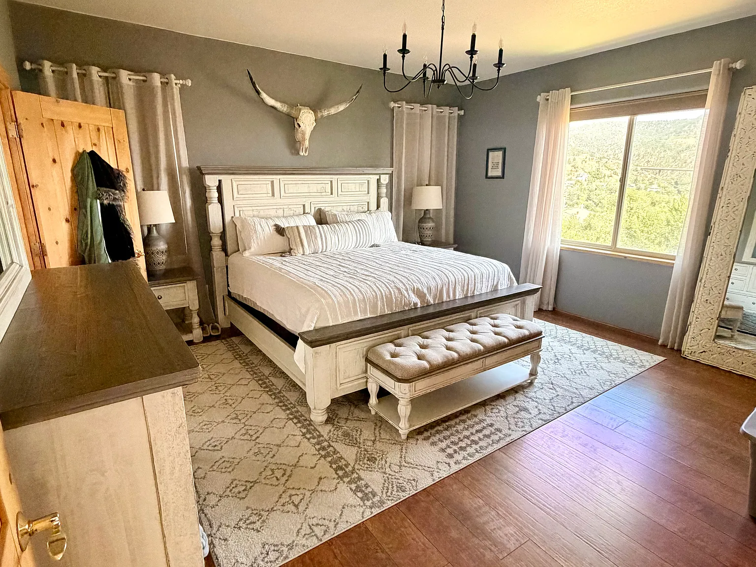 3 bed, 2340 sqft, $3,750 — Photo 2
