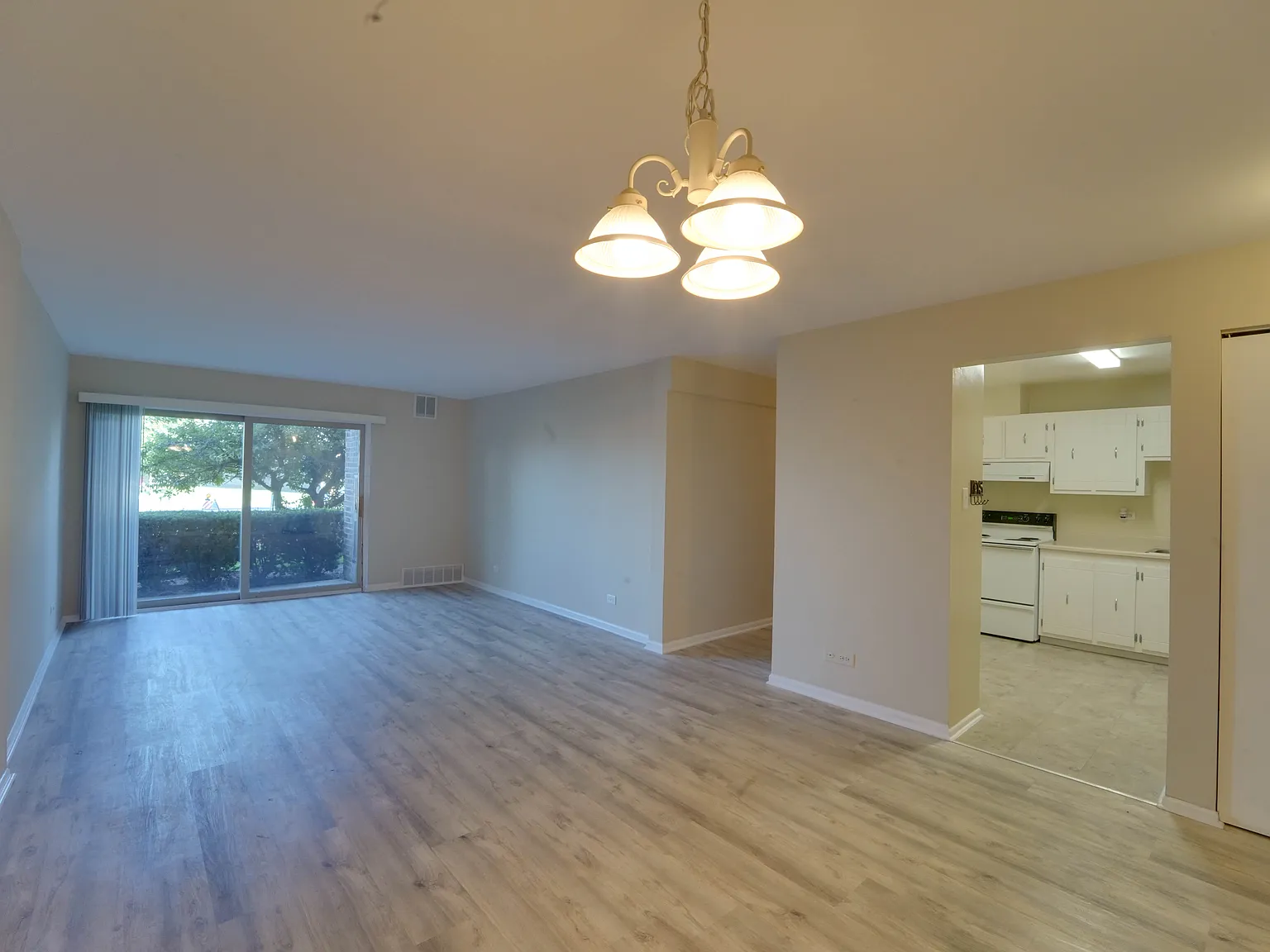 700 Perrie Dr — Photo 3