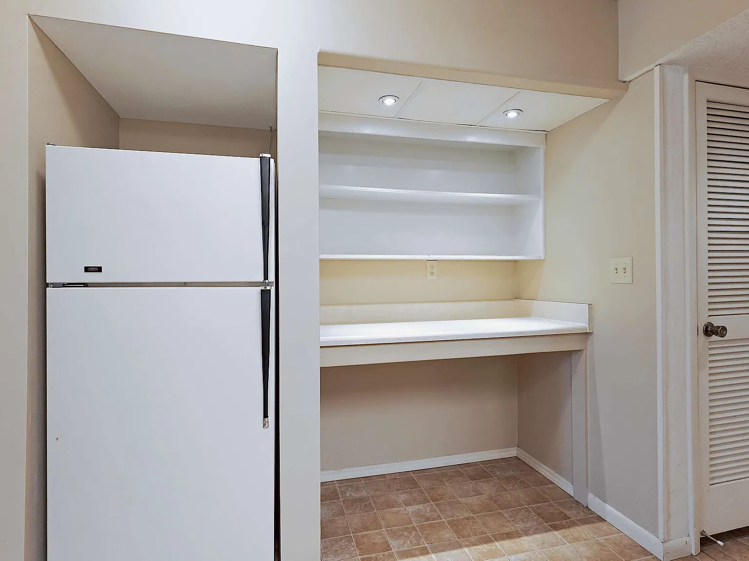2 bed, 1100 sqft, $929 — Photo 4