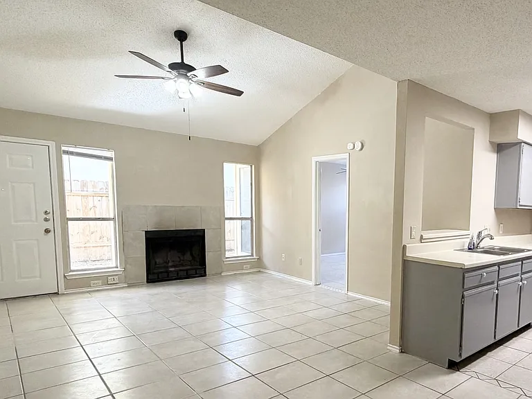 2032 Redwing Way — Photo 3