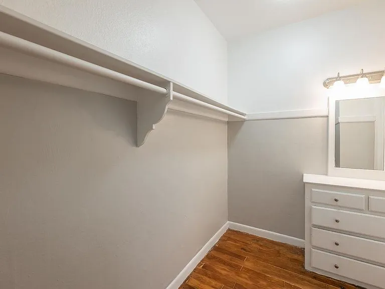 Gailmore Apartments — Photo 12