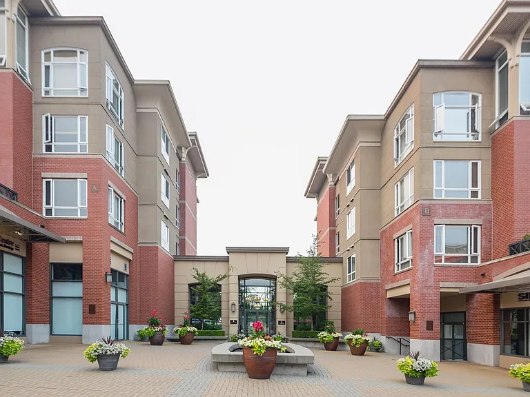 2970 King George Blvd #324 — Photo 11