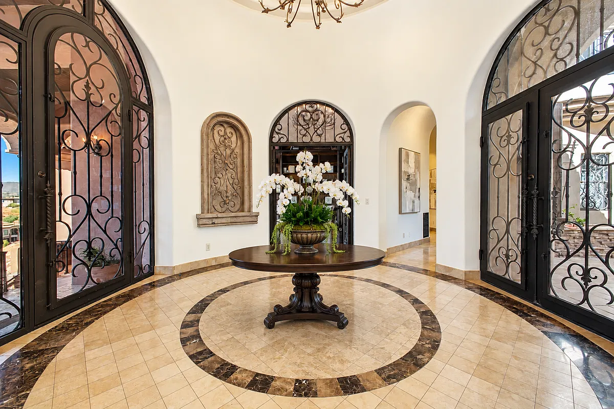 5 bed, 6.0 bath, 10157 sqft, $35,000 — Photo 4