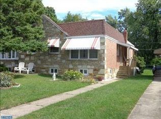7349 Shelbourne St, Philadelphia, PA 19111