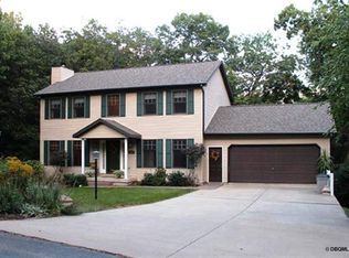 7946 Coyote Ct, Dubuque, IA 52003