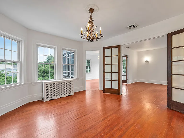 Spacious Dining Area