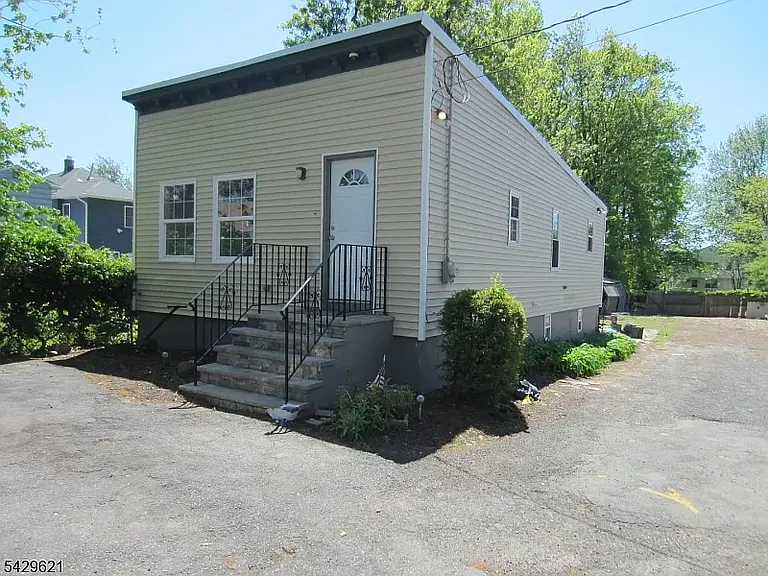 279 Oregon St — Photo 1
