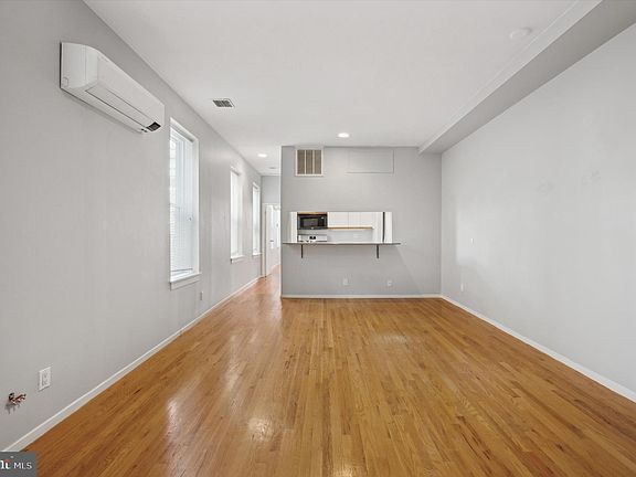 3rd image of 1731 Wallace St APT 202