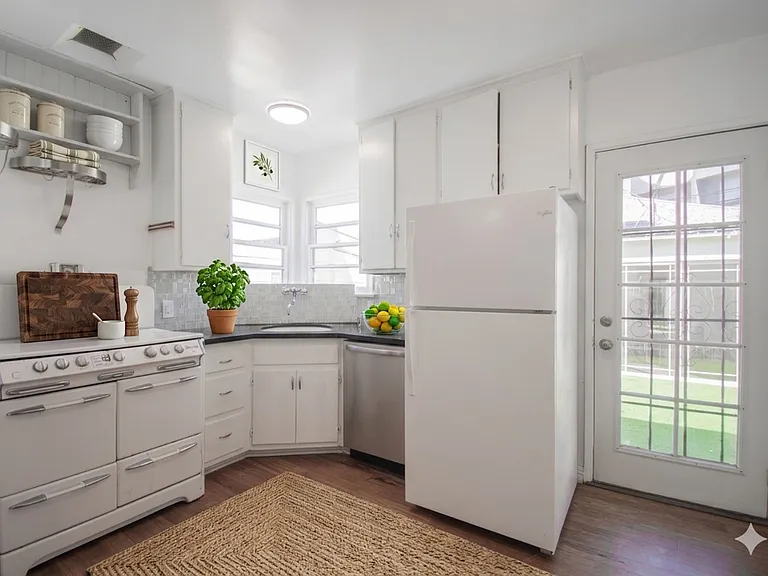 1781 Washington Way — Photo 4
