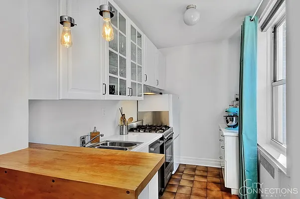 Sold by City Connections Realty | media 3