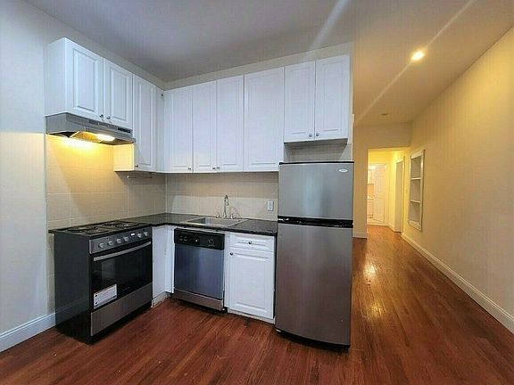 3rd image of 312 W 87th St APT 3A