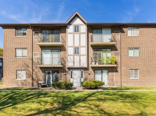 1751 S Washington St #1, Naperville, IL 60565