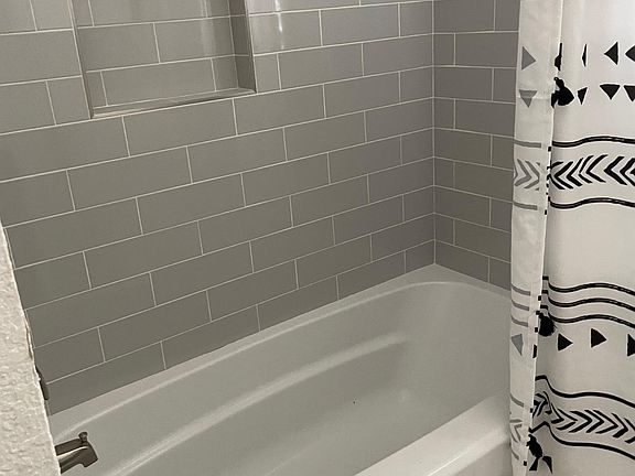 5th image of 7237 Windcrest Ln