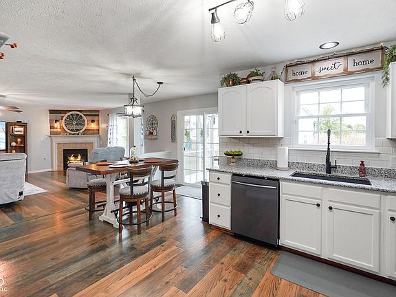 4th image of 3735 Newberry Rd