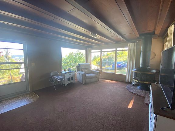 4th image of 1050 Garden Ln