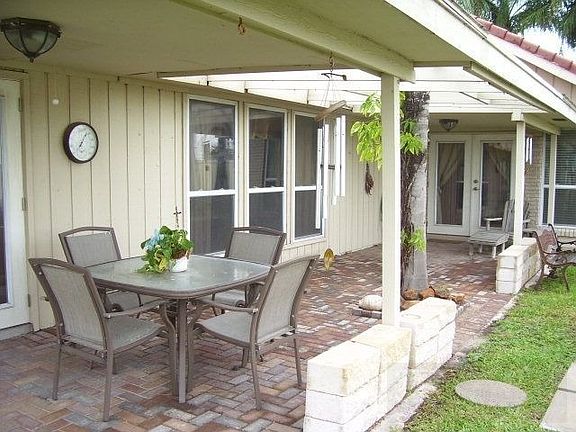 5th image of 416 Palm Valley Dr E