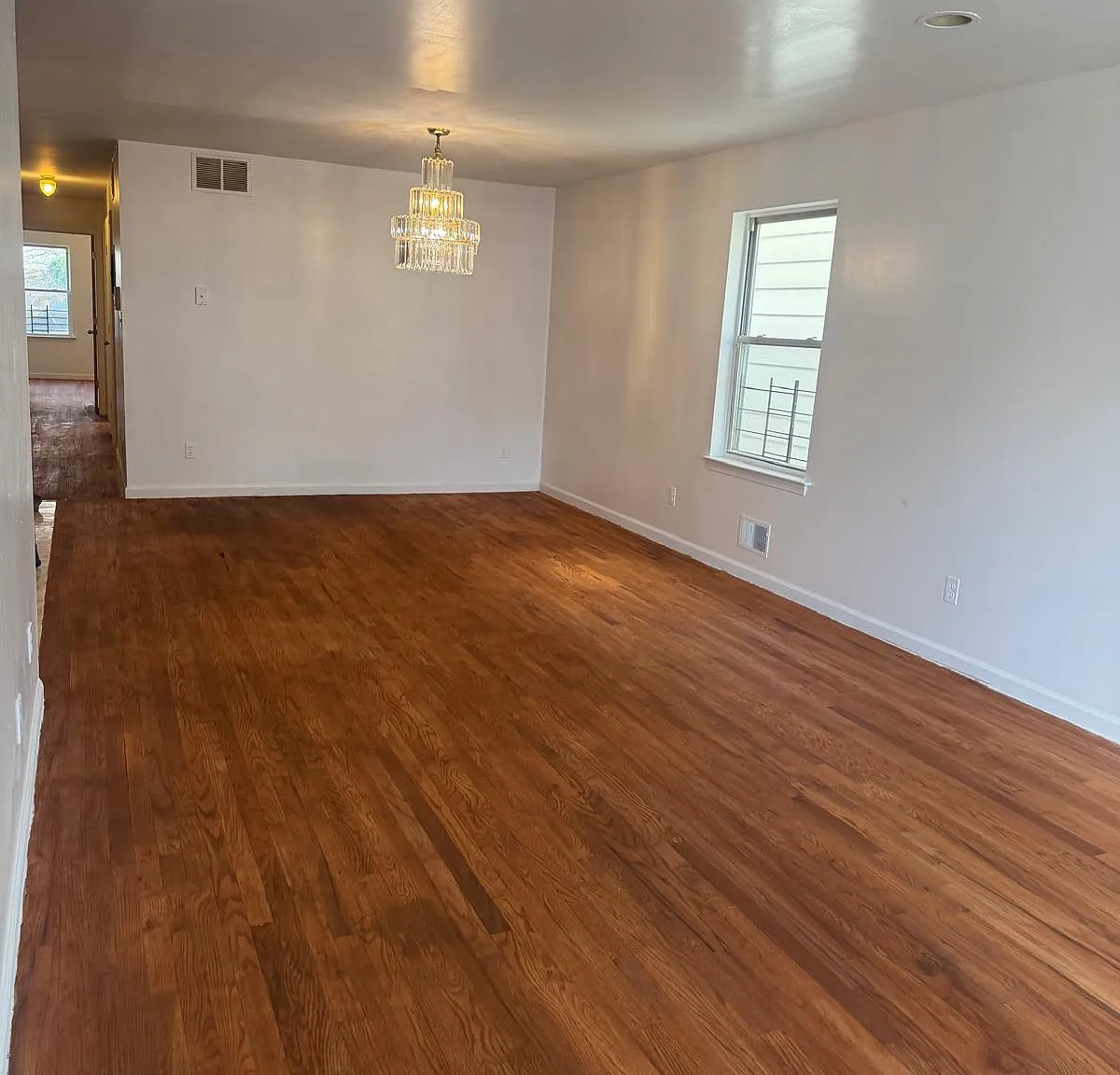 5 bed, 2900 sqft, $4,999 — Photo 1