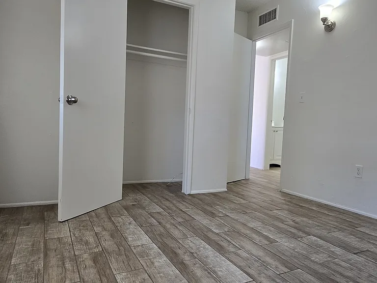 1818 S Rosemont Ave — Photo 8