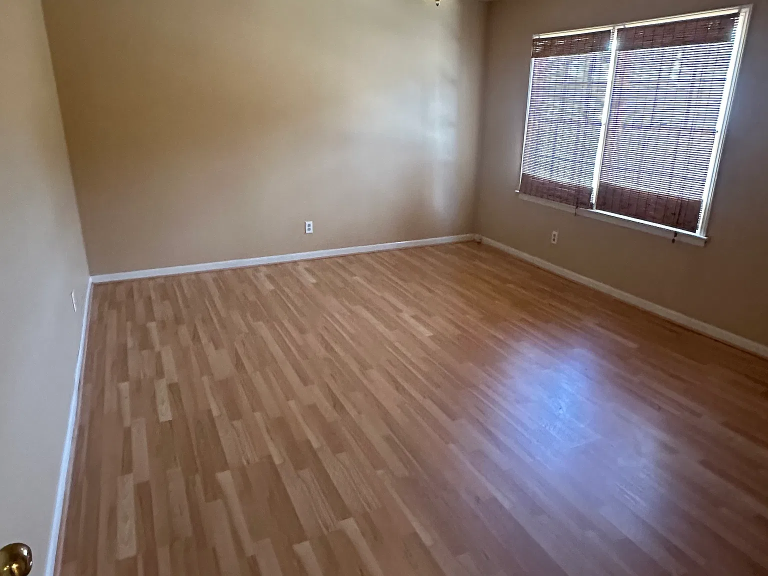 2 bed, 2.5 bath, 1921 sqft, $1,385 — Photo 4