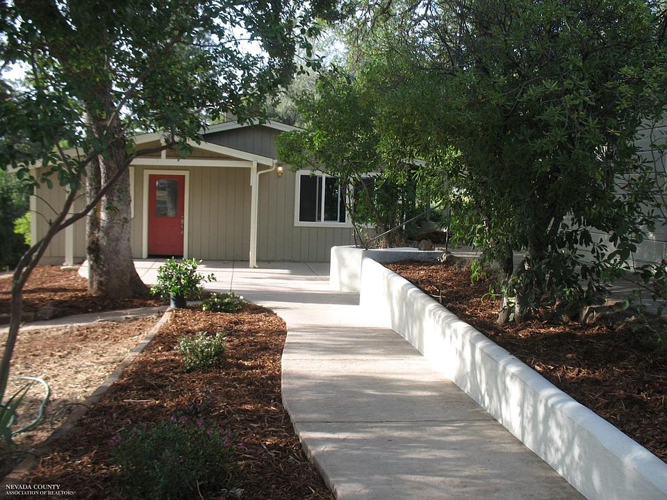 1st image of 10526 Oak Dr
