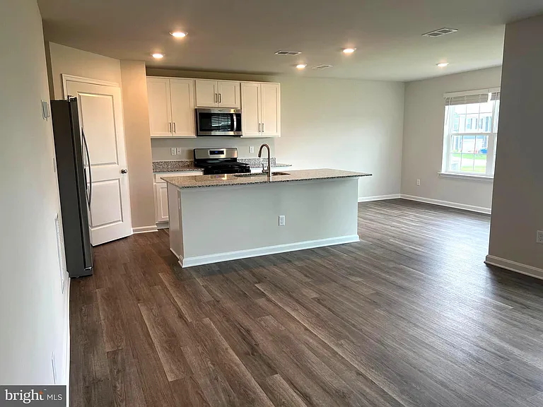 180 Hamstead Dr — Photo 7