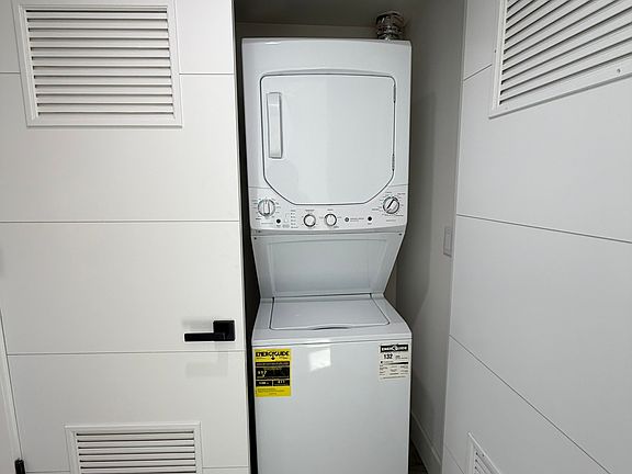 4th image of 5923 Laurel Canyon Blvd #400