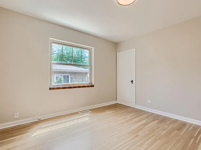 Secondary bedroom/office