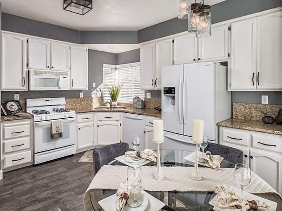 4th image of 149 Sutcliffe Cir
