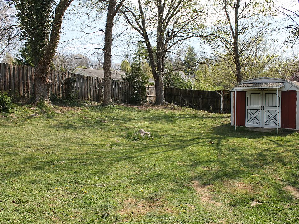 2nd image of 452 Lime Kiln Rd