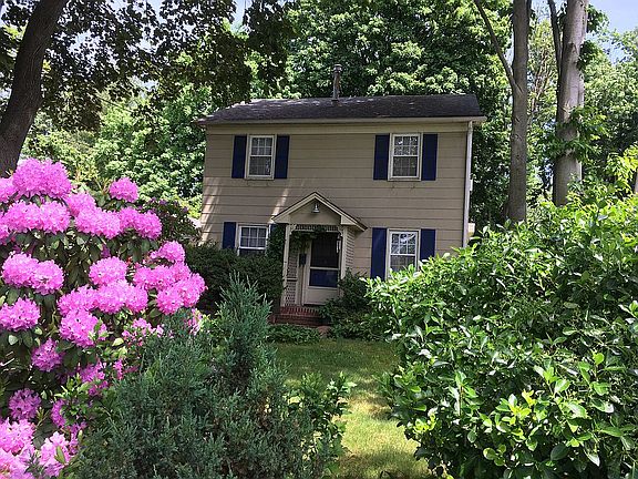 2nd image of 26 Jewett Ave