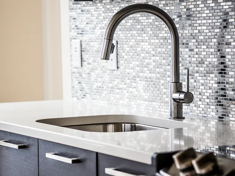 Kitchen faucet with pull down spray head