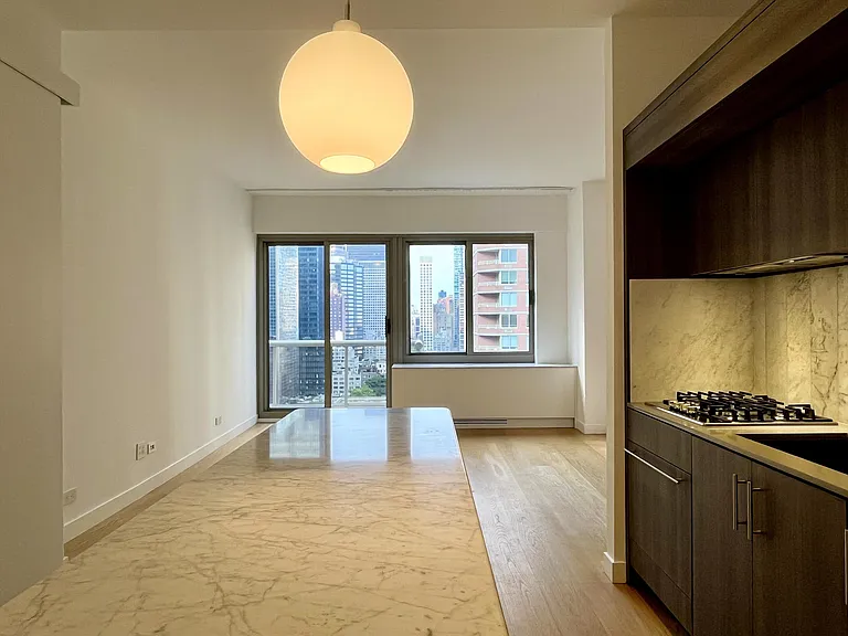 234 E 46th St #Penthouse 2103 — Photo 3