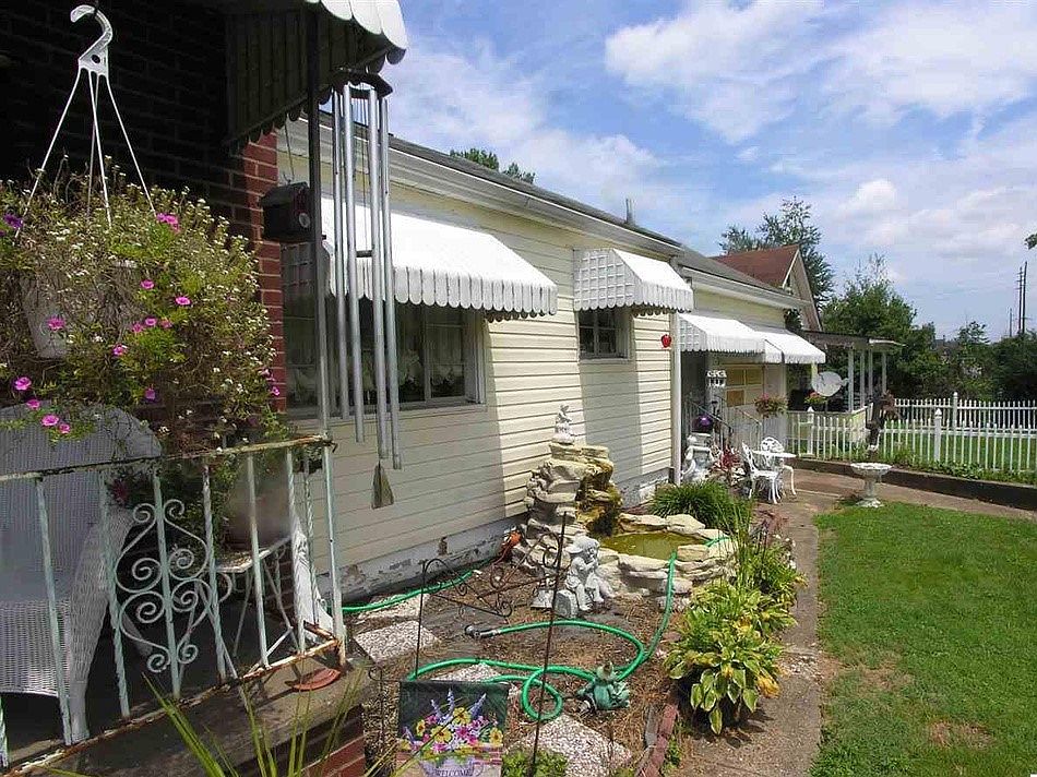 front & driveway of house
