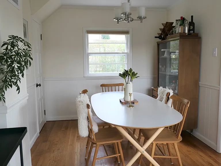 Dining room.