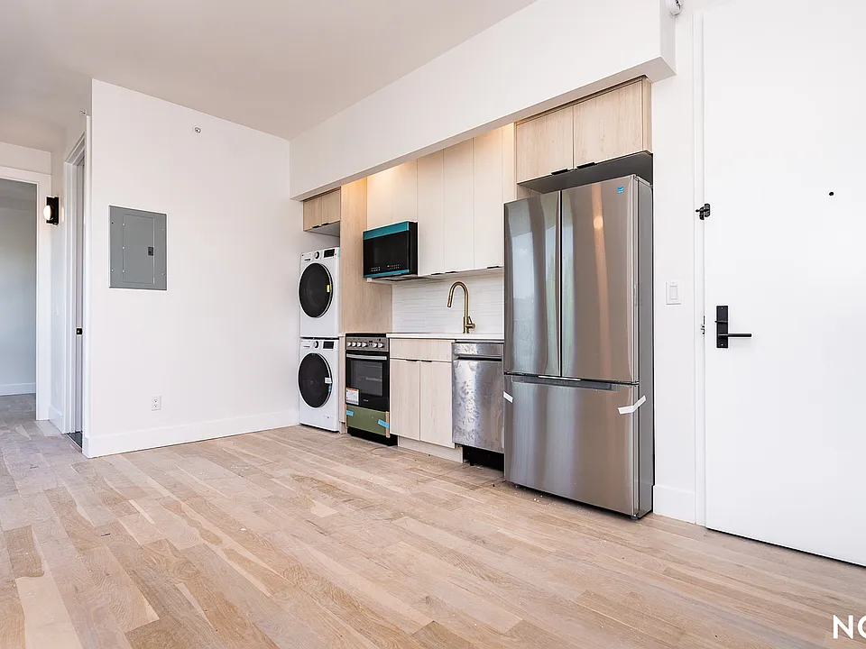 193 Graham Ave #4Y