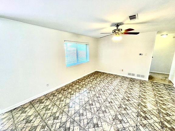 4th image of 201 E Fuller Dr