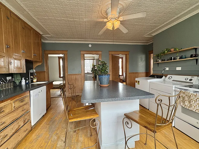 190 East Ave #2 — Photo 2