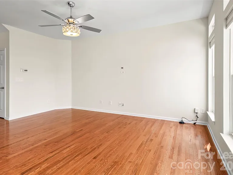 417 Armour St — Photo 16