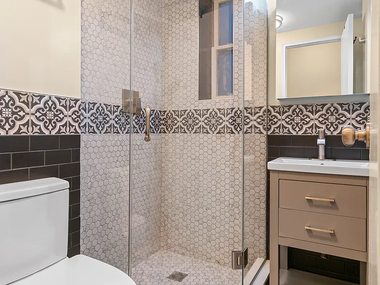 15 Jones St #1B — Photo 17