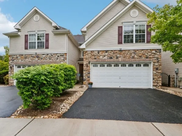 17 Miller Cir, Pennington, NJ 08534
