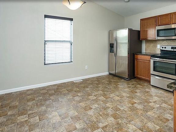 4th image of 1738 Grovenberg Ct