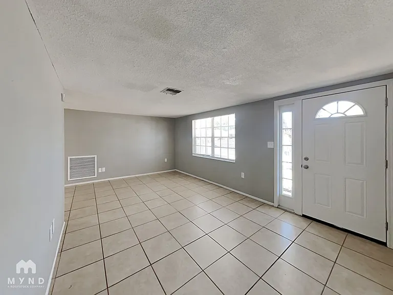 9136 Suffolk Ln — Photo 7