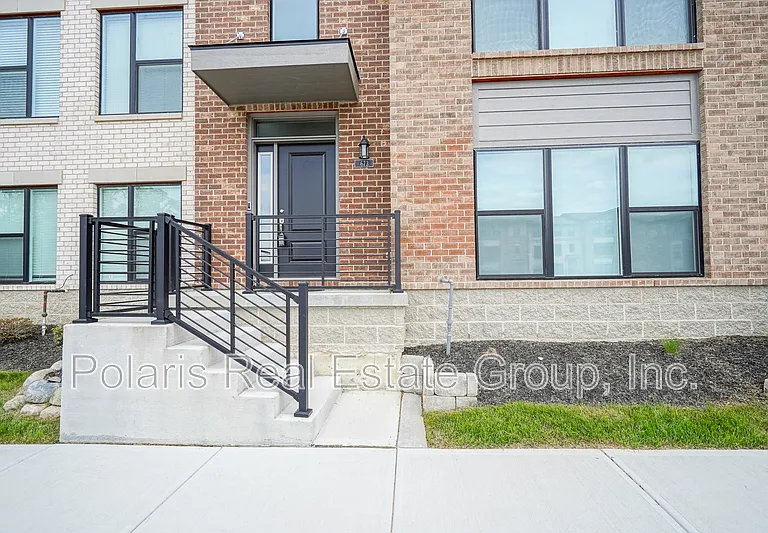 673 Golborne St — Photo 2