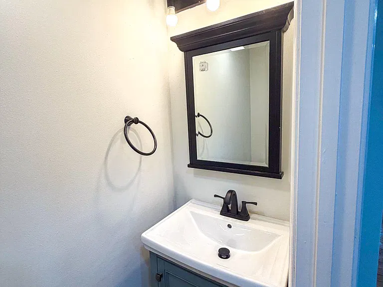 1226 W Pratt St — Photo 4