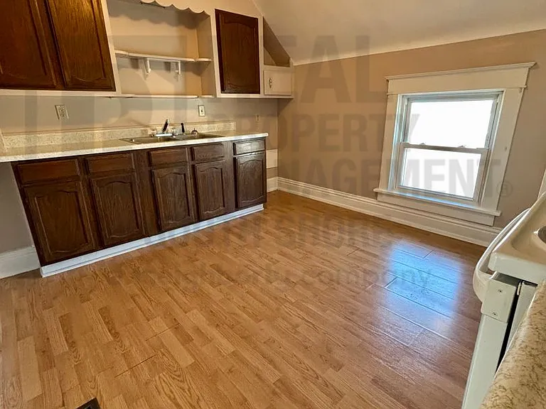 502 E Lincolnway #1/2 — Photo 4