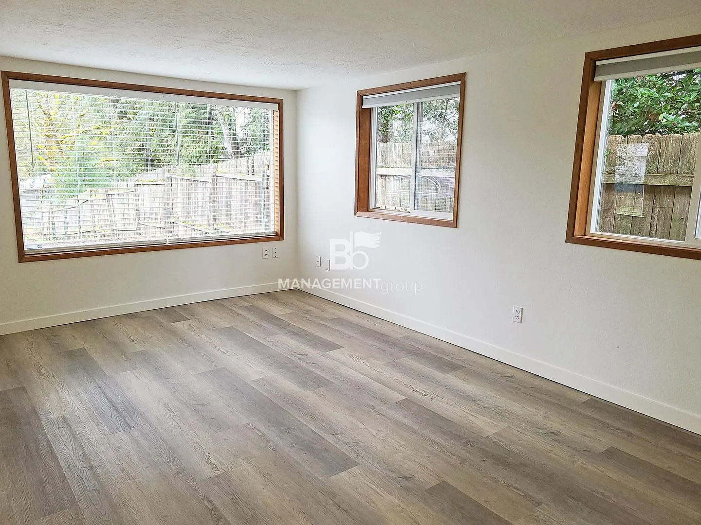 Nearly 1/2 Acre of Privacy Nestled in the Trees of West Linn. Updated Kitchen & Bathroom! — Photo 4