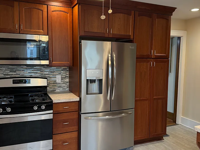 83 Navarre Rd — Photo 7