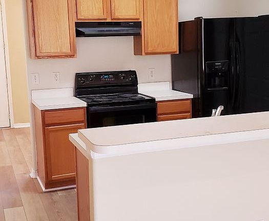 4th image of 648 Madina Cir